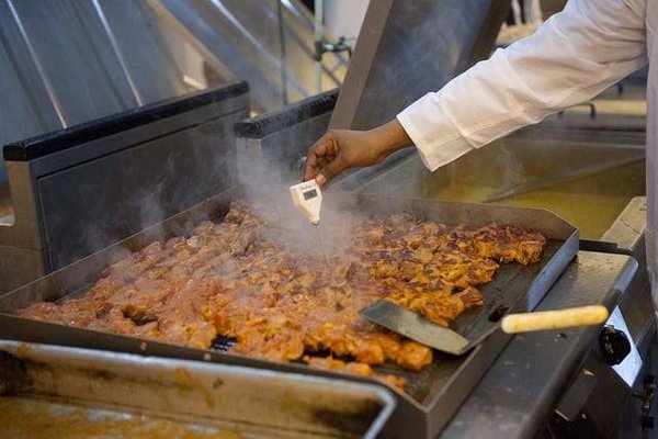 Comment régler la température de cuisson sur une plancha 2 brûleurs ?